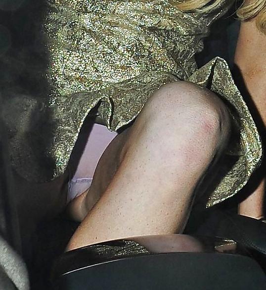 21P Lindsay Lohan ... Upskirt Oops