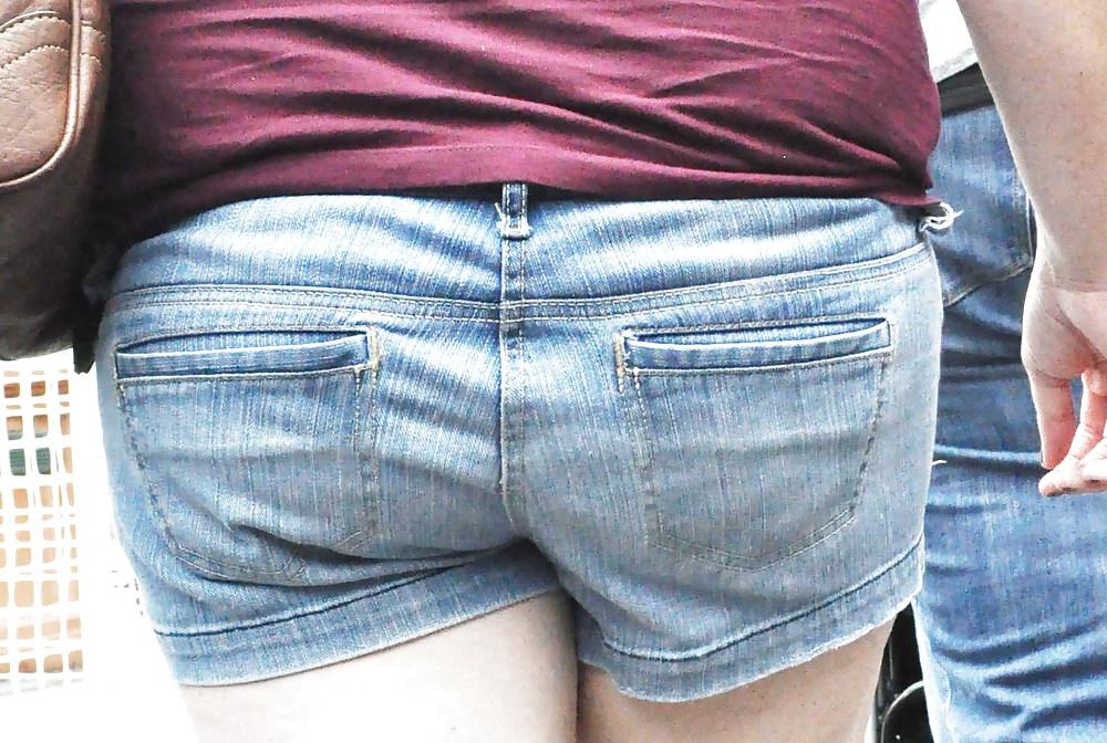 15P Chubby MILF At Food Truck Wars