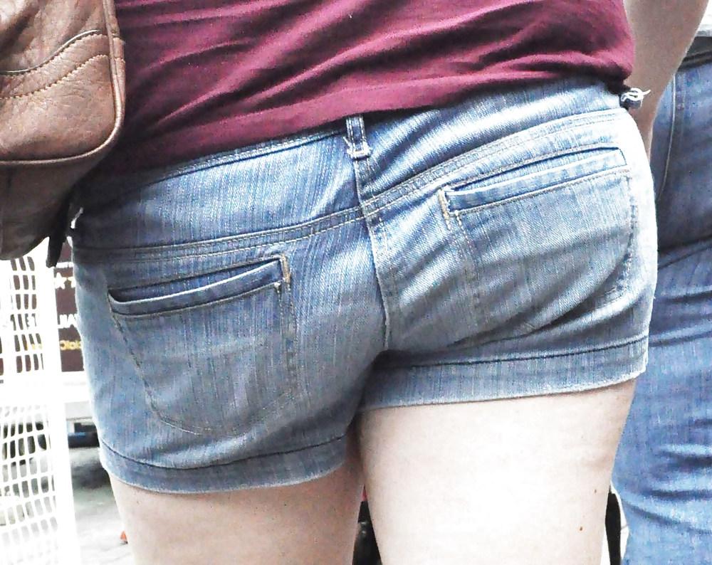 15P Chubby MILF At Food Truck Wars