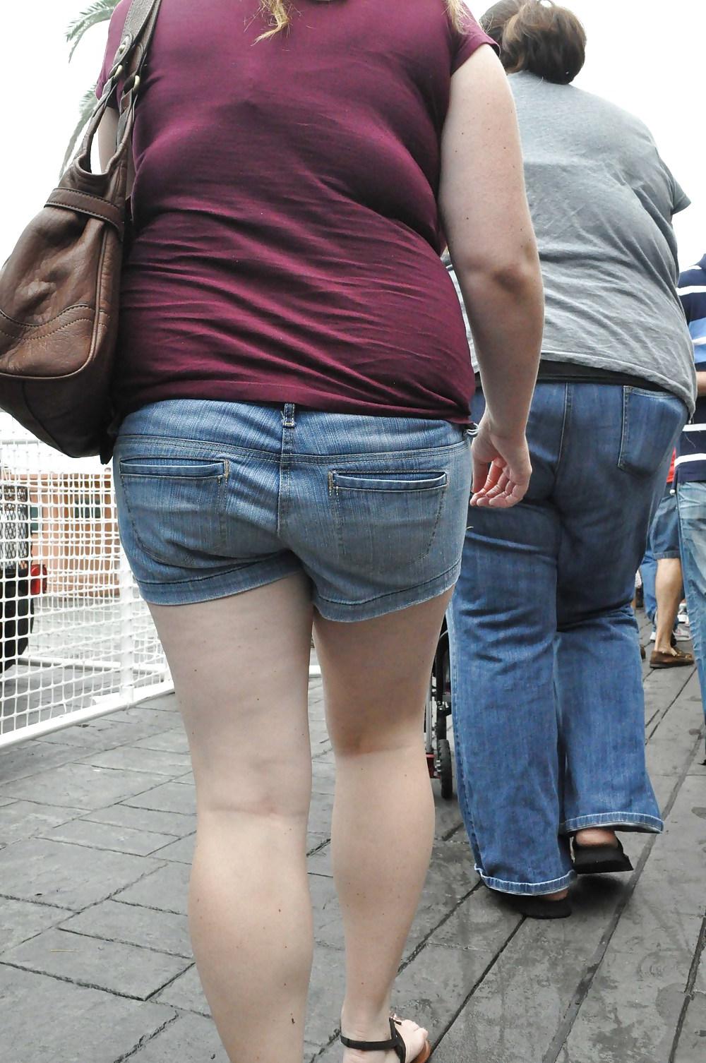 15P Chubby MILF At Food Truck Wars