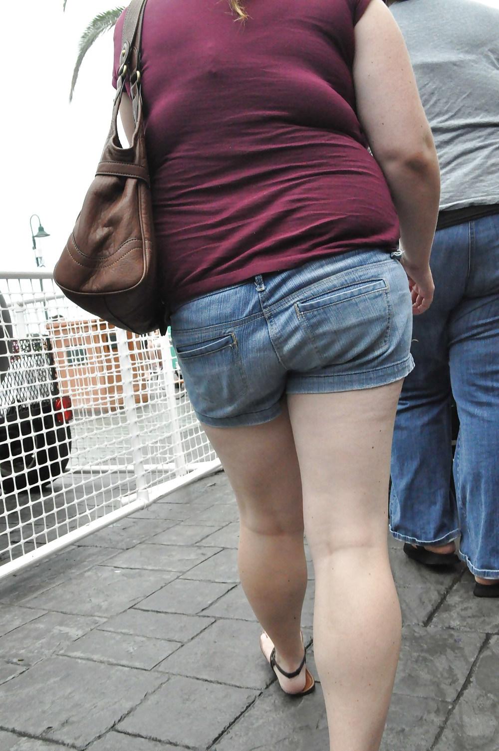 15P Chubby MILF At Food Truck Wars