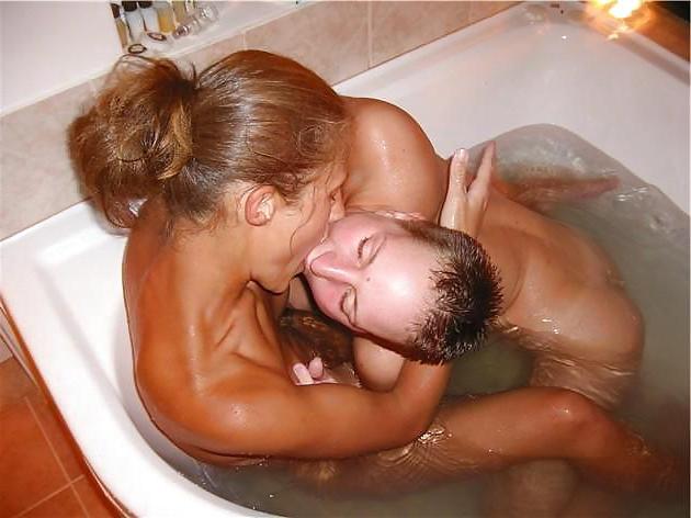 25P Girls kissing girls 2