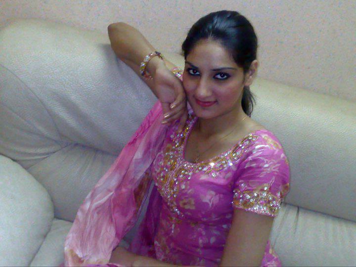 25P Hot pics of Desi Girls 