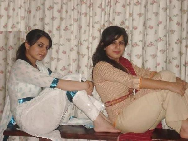 25P Hot pics of Desi Girls 