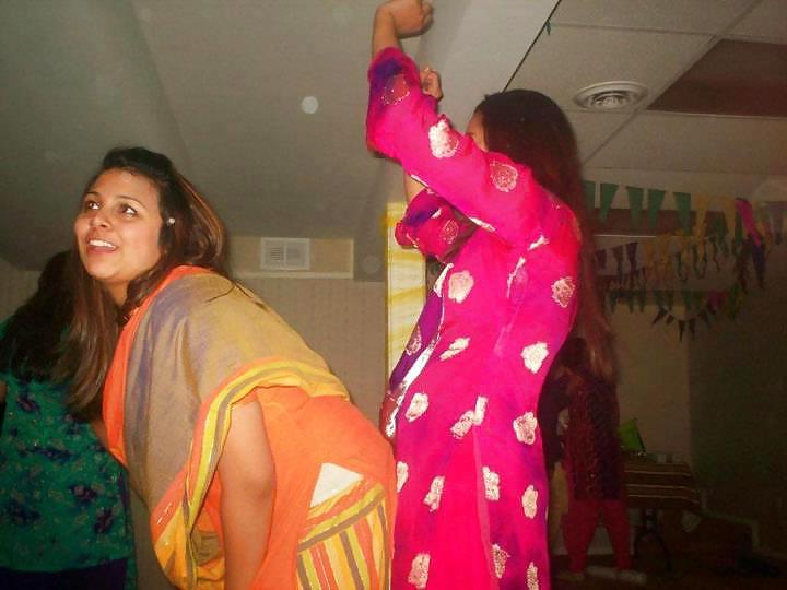 25P Hot pics of Desi Girls 