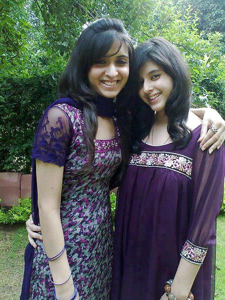 25P Hot pics of Desi Girls 