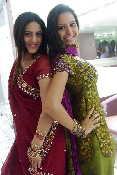 25P Hot pics of Desi Girls 