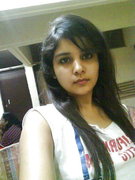 25P Hot pics of Desi Girls 