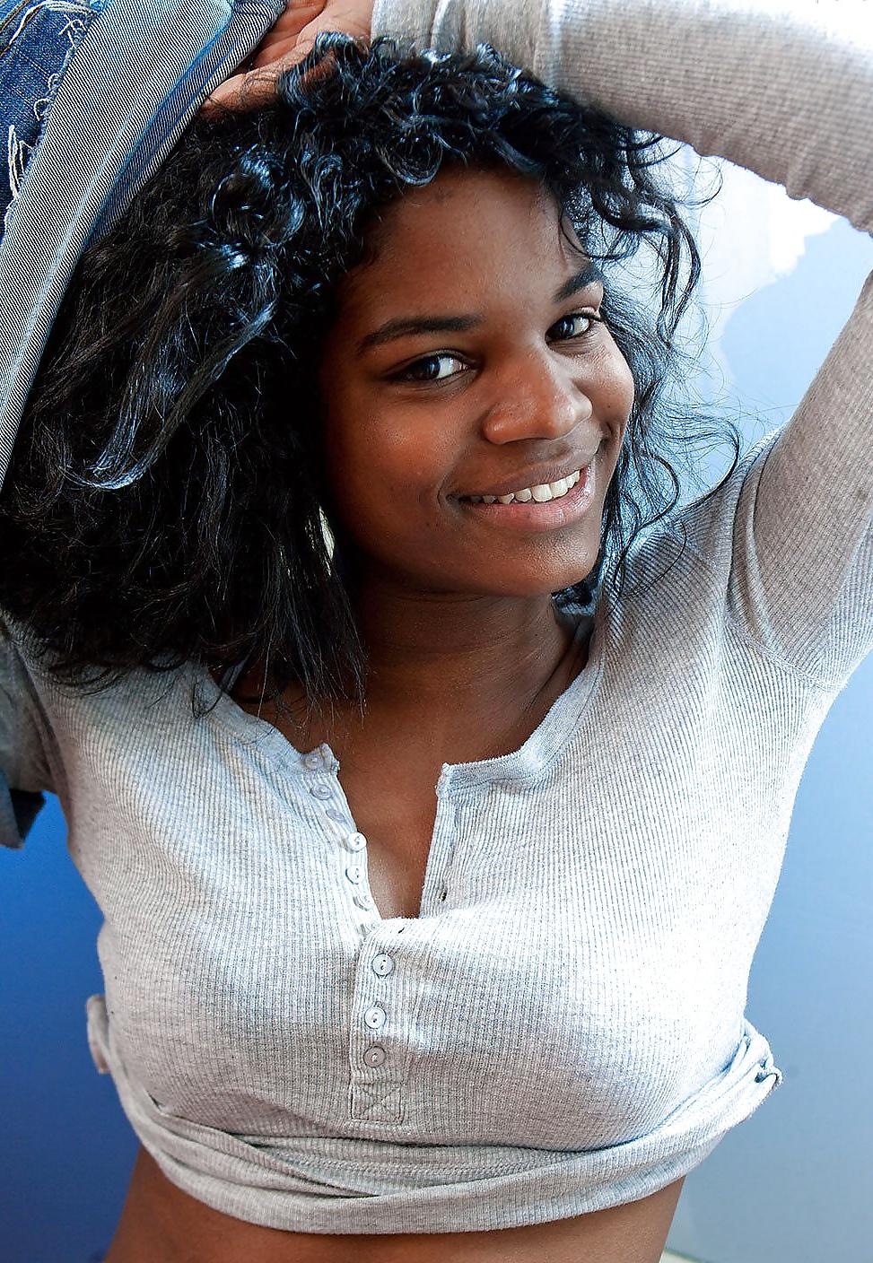 24P Manuela - Ebony beauty