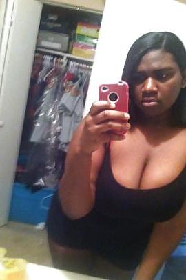 25P Real Amateur Black Ladies self-shots.