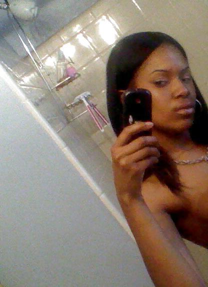 25P Real Amateur Black Ladies self-shots.