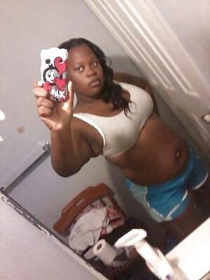 25P Real Amateur Black Ladies self-shots.
