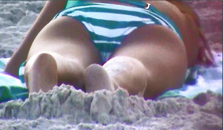 5P Beautiful girls at beach great cameltoe