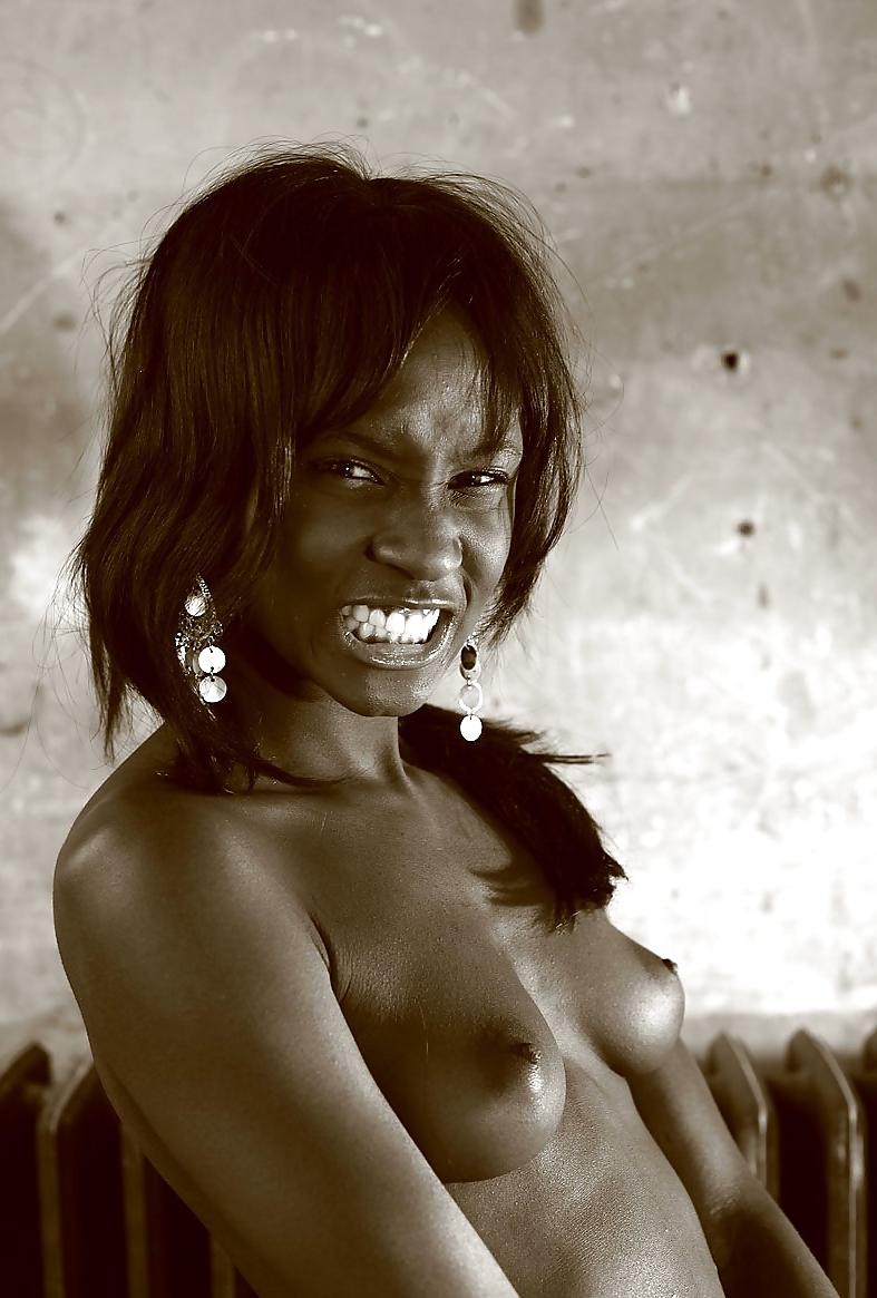 25P Luna - Ebony beauty