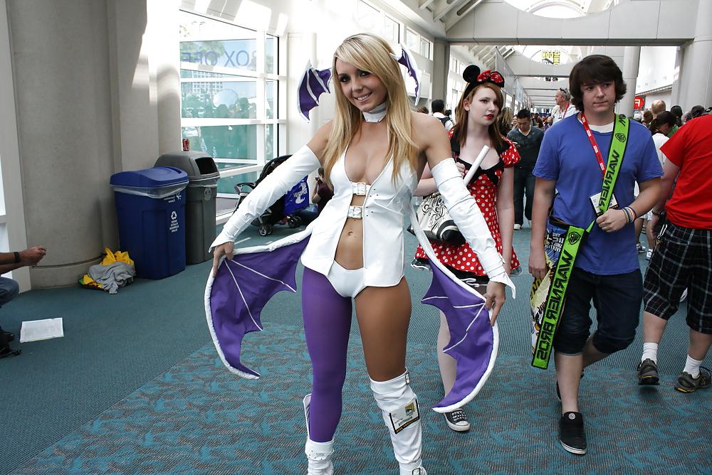 25P Babes of Comic Con 