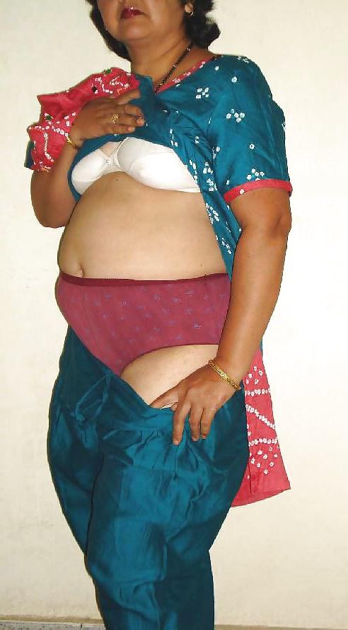 25P Desi Aunties