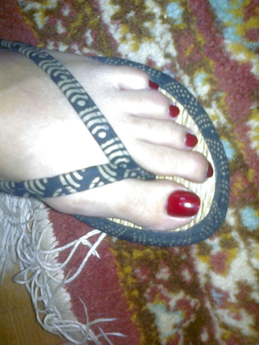 25P Old and new fres wife red pedicure