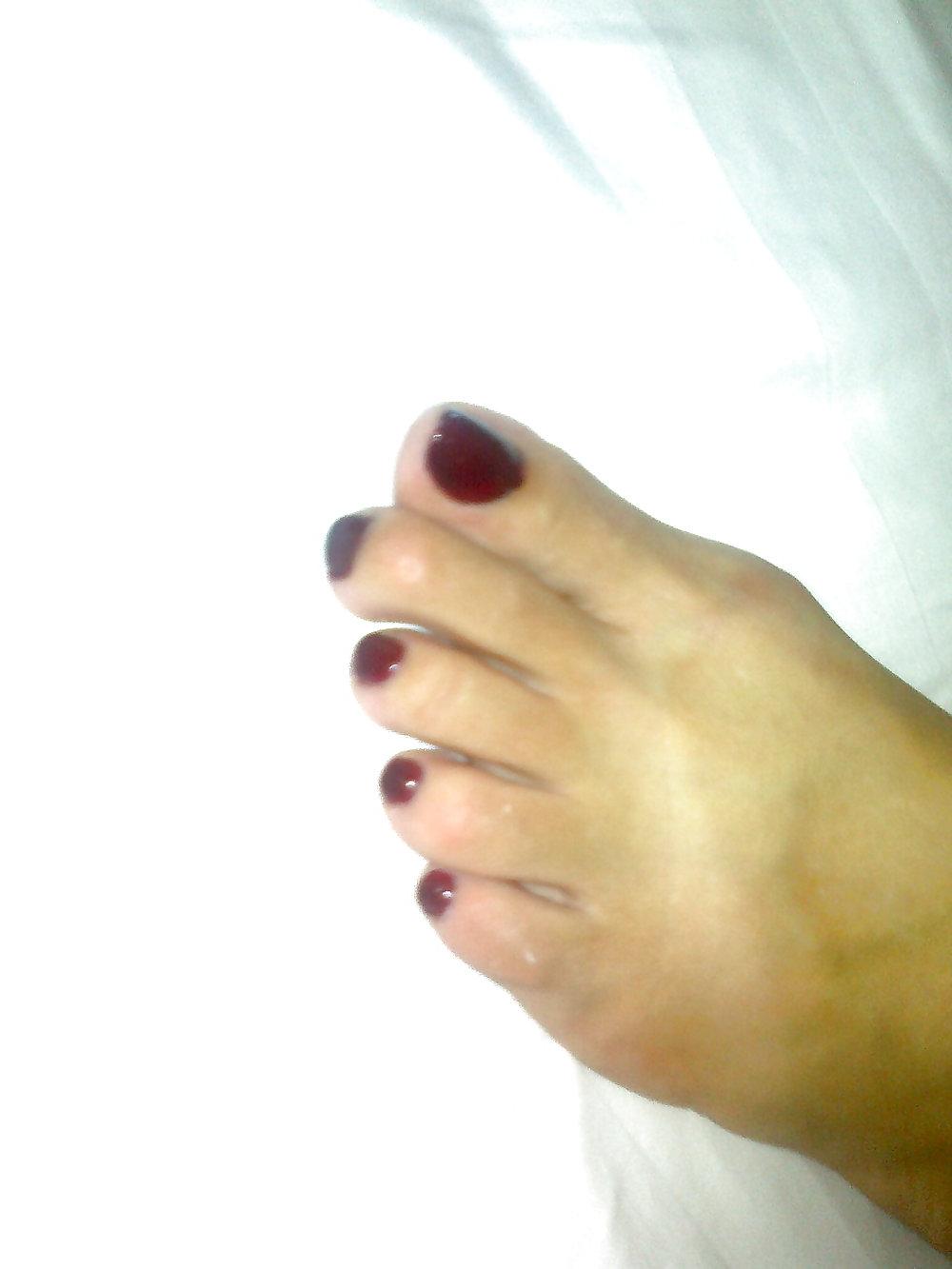 25P Old and new fres wife red pedicure