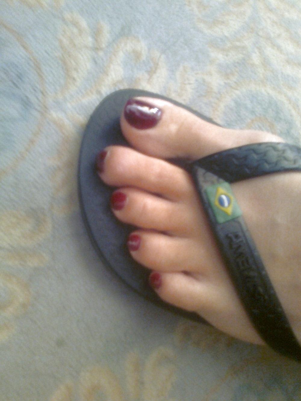 25P Old and new fres wife red pedicure