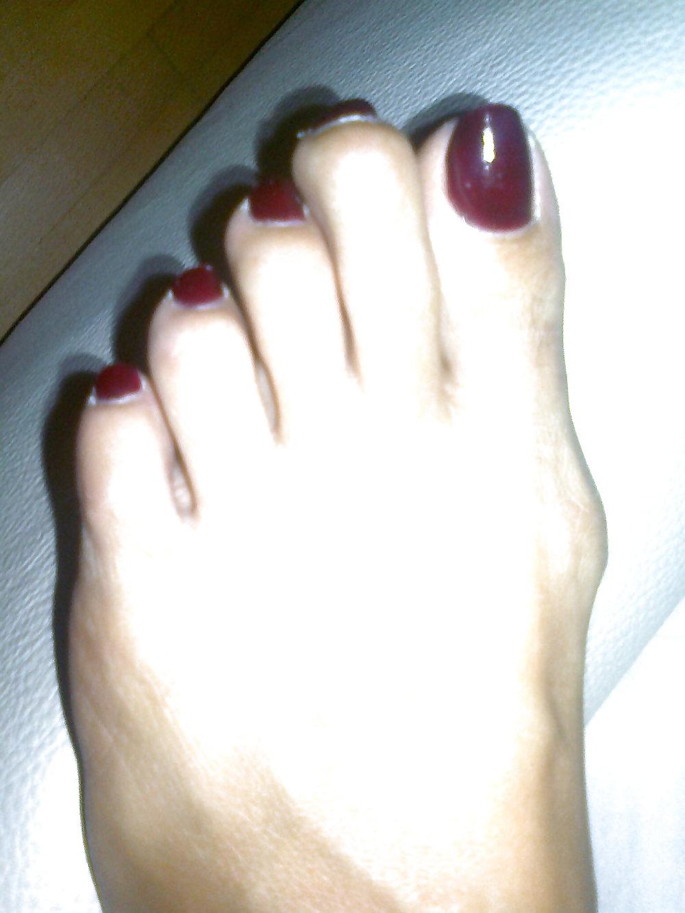 25P Old and new fres wife red pedicure