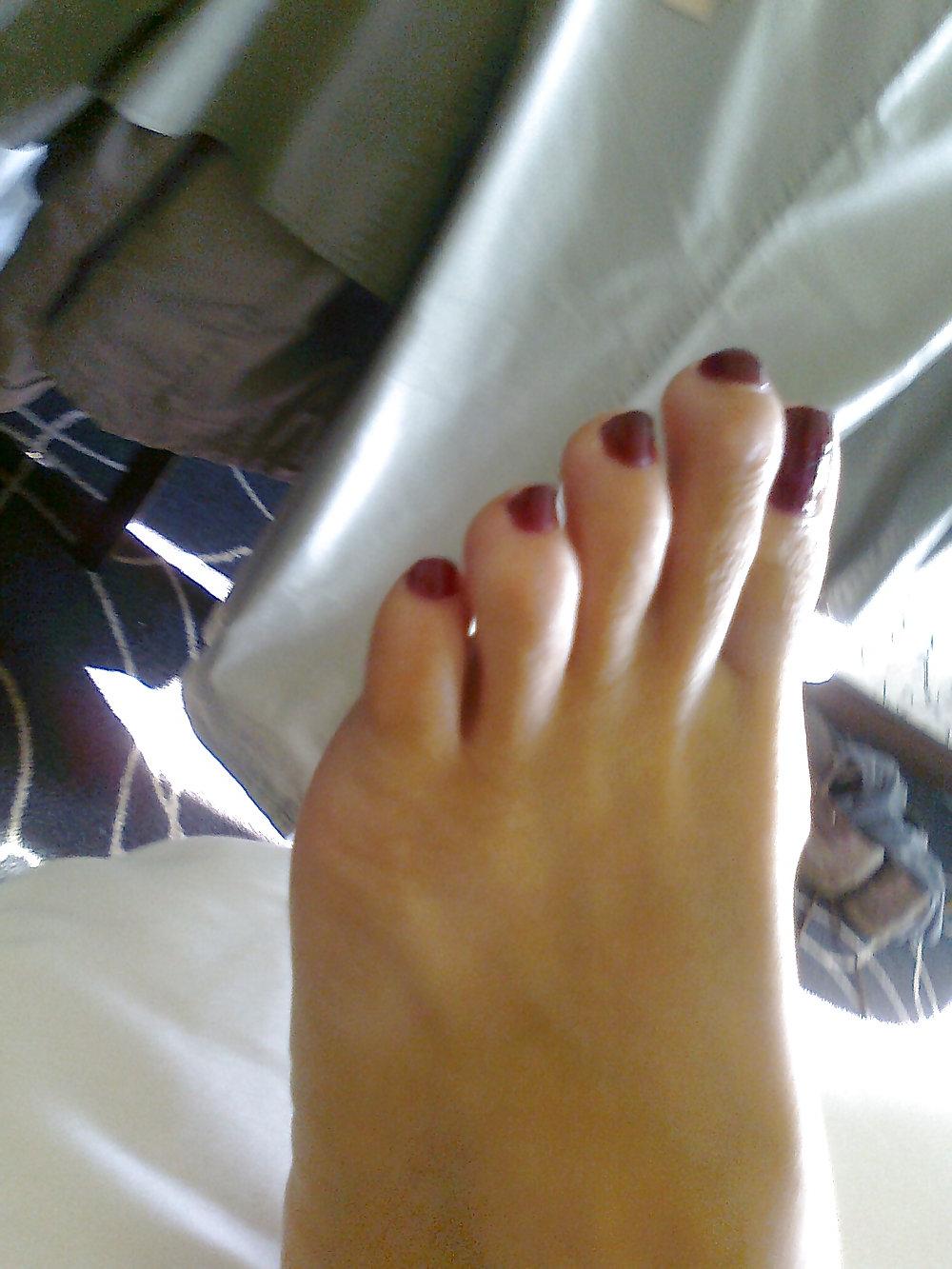 25P Old and new fres wife red pedicure
