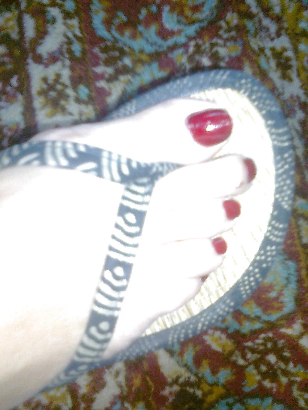 25P Old and new fres wife red pedicure