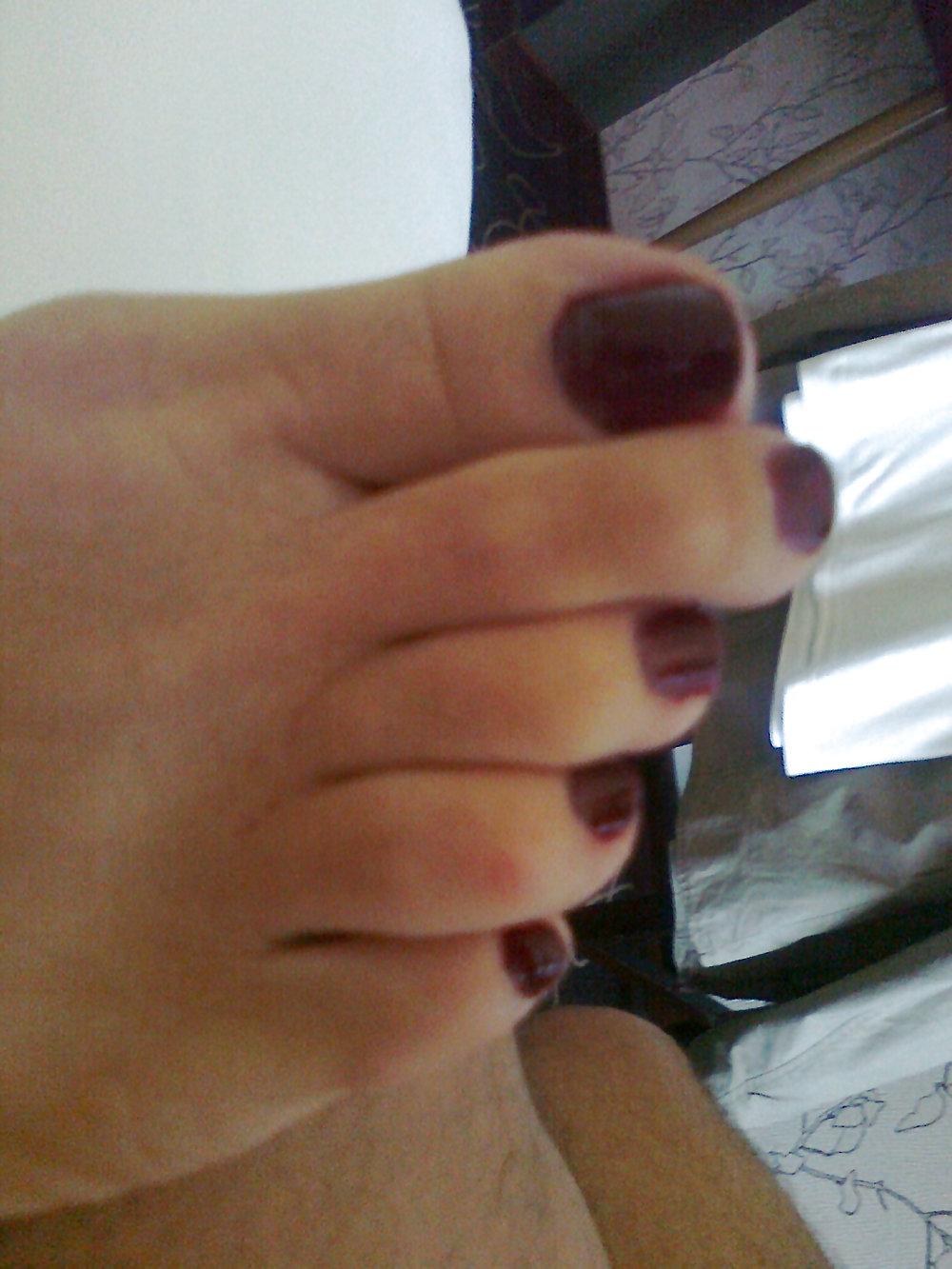 25P Old and new fres wife red pedicure