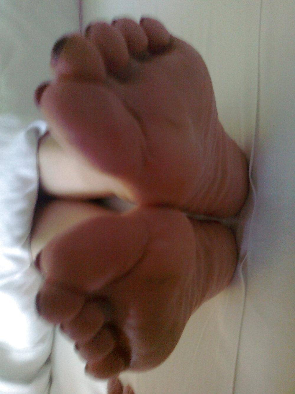 25P Old and new fres wife red pedicure