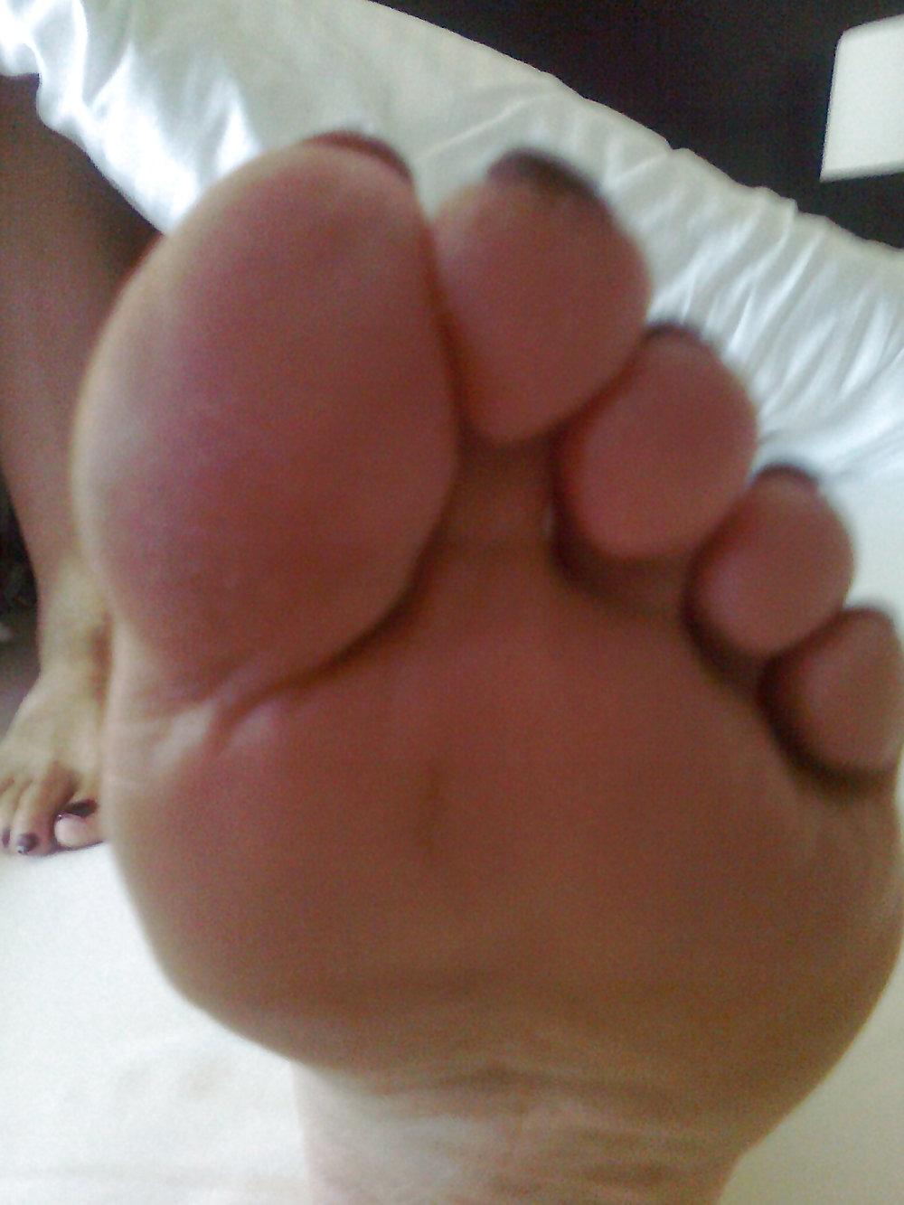 25P Old and new fres wife red pedicure