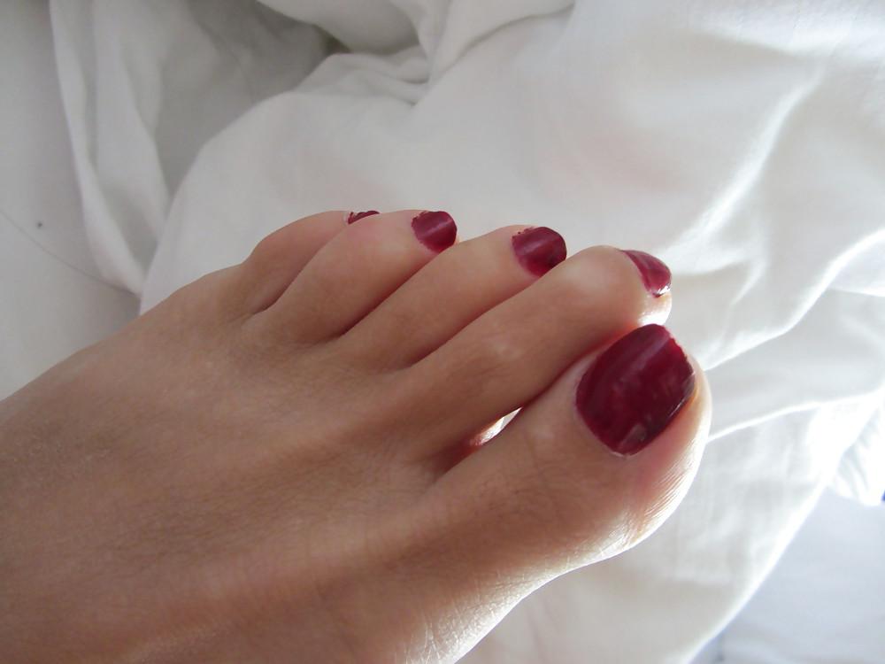 25P Old and new fres wife red pedicure