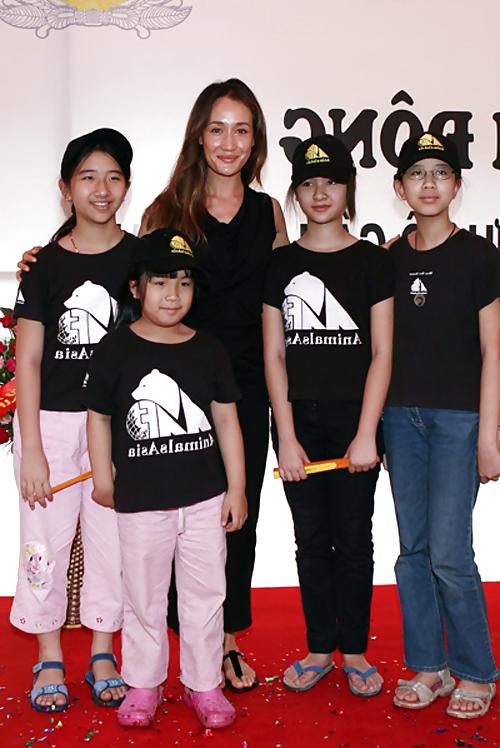 25P Maggie Q Foot Pics