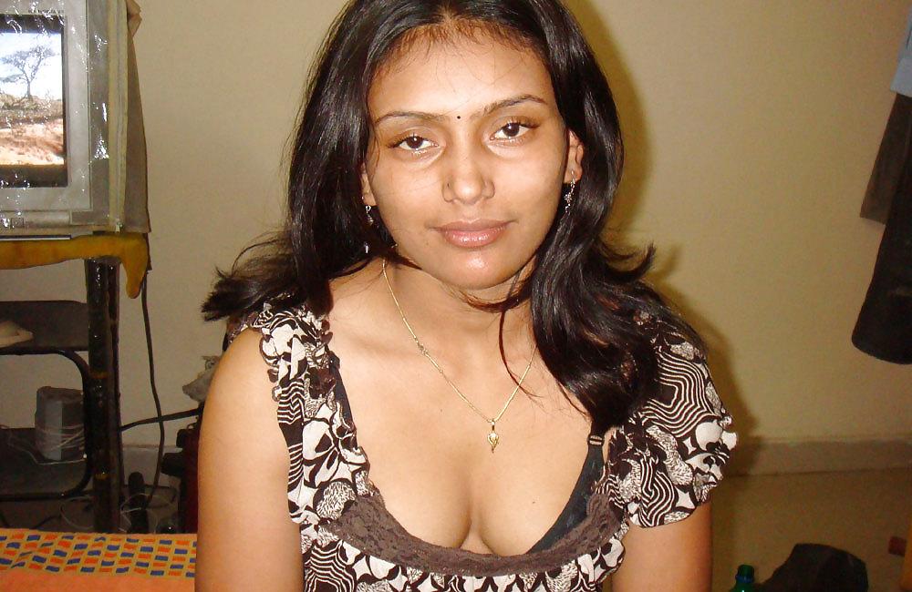 25P Desi babe Shenaz