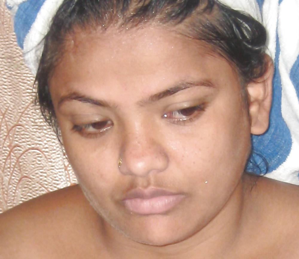 25P Desi babe Shenaz