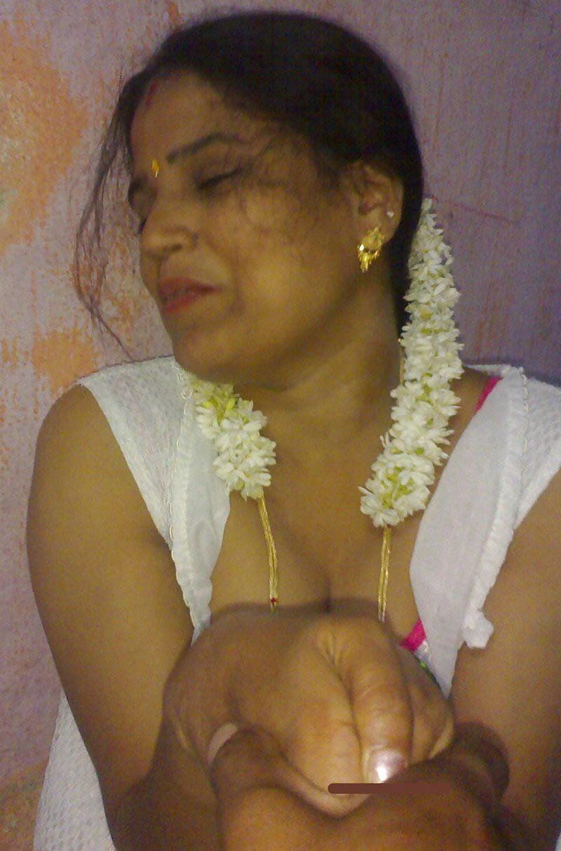 25P Desi babe Shenaz