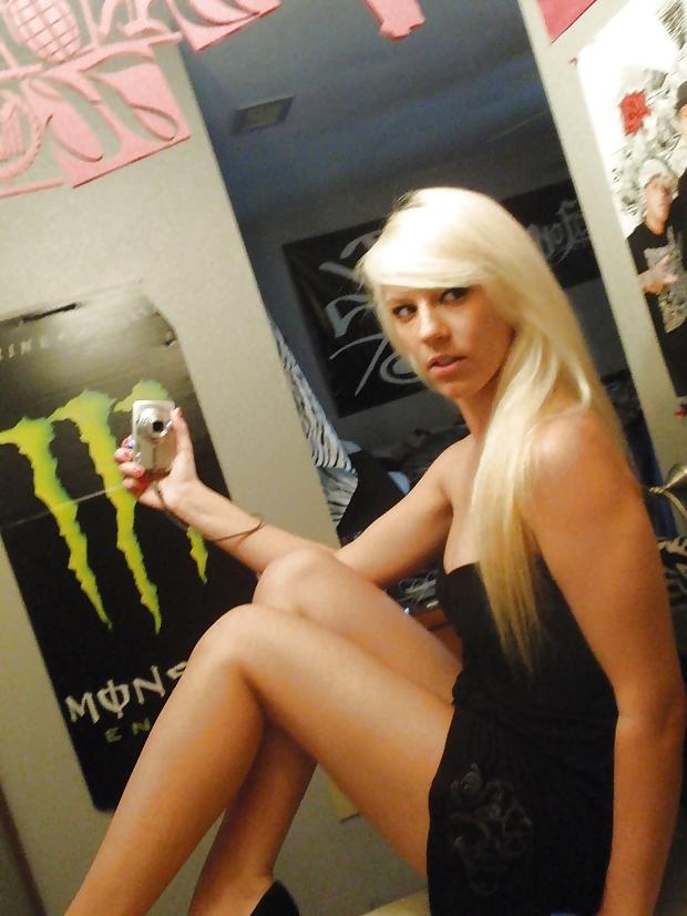 15P Blonde girl self-shot