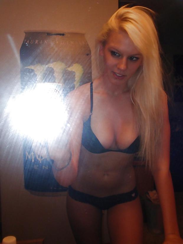 15P Blonde girl self-shot