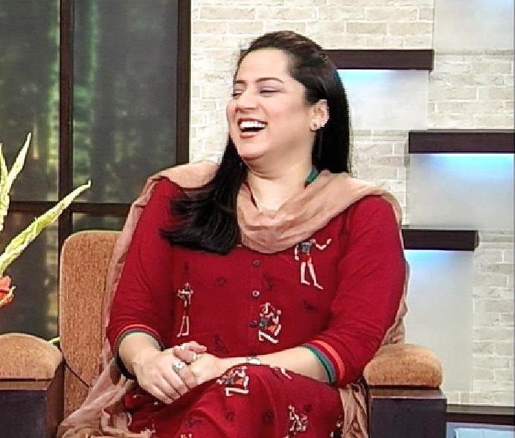 25P Pakistani beauty Milf Najia Baig