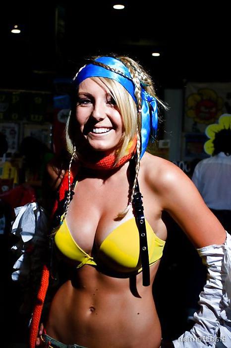 25P Babes of Comic Con 06