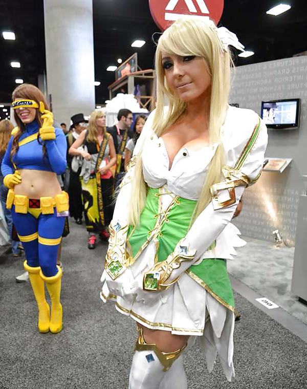 25P Babes of Comic Con 06