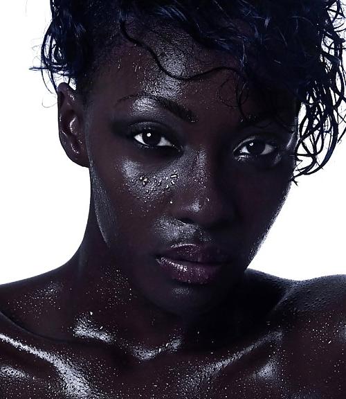 25P Ebony beauty...