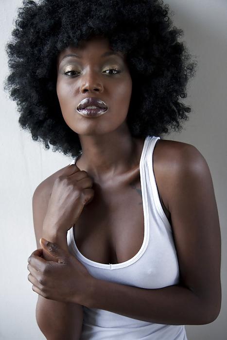25P Ebony beauty...