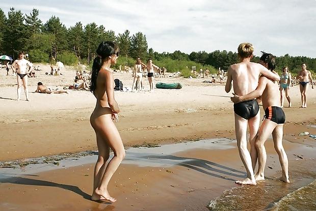 9P Naked teen exhib on a public beach