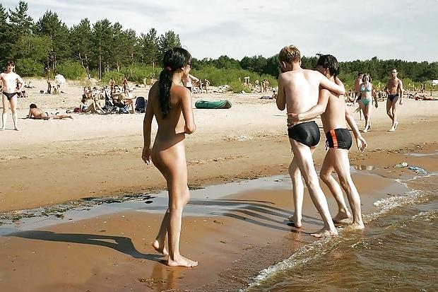 9P Naked teen exhib on a public beach