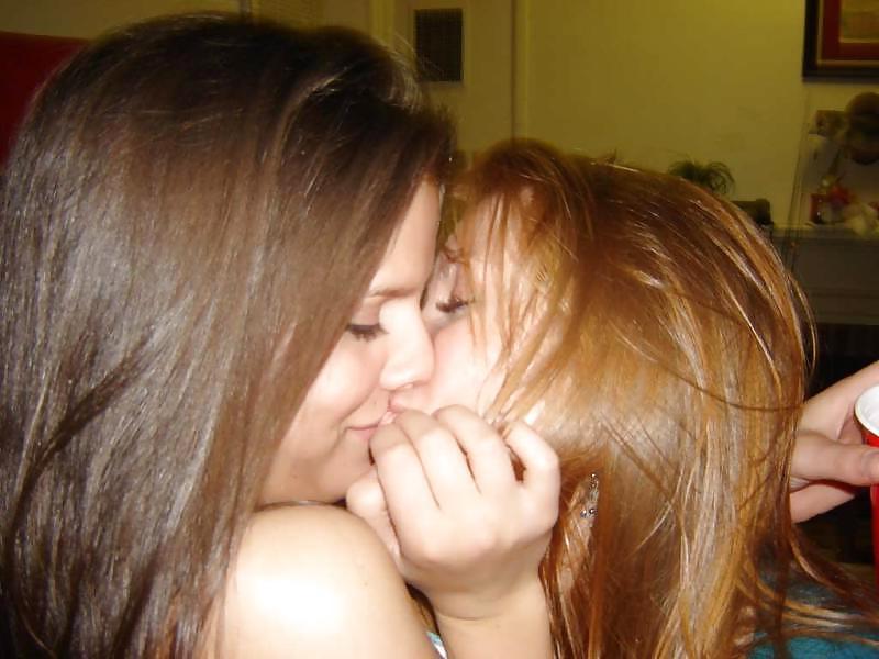 13P Kissing girls 2