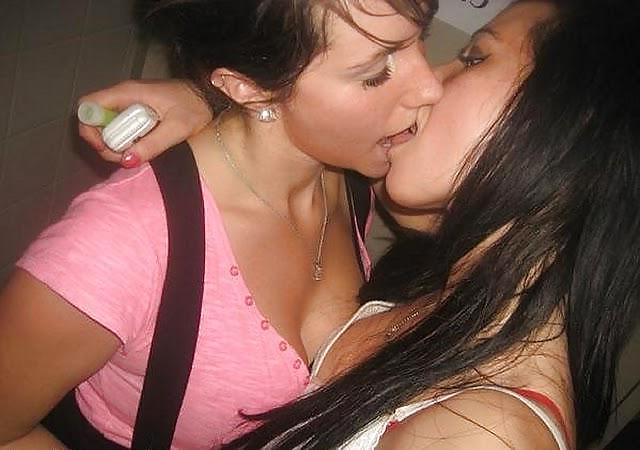 13P Kissing girls 2