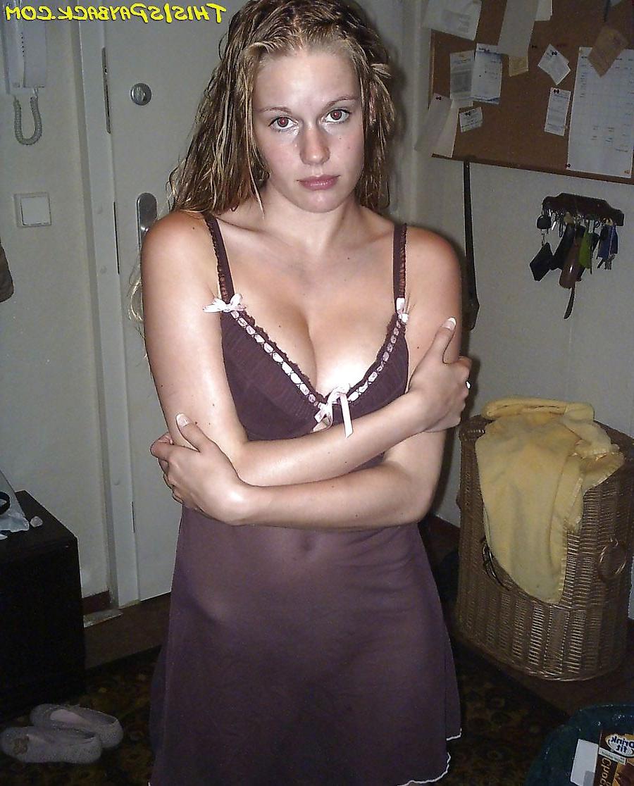 7P Hot blonde teen teases in lingerie and fingers in the tub