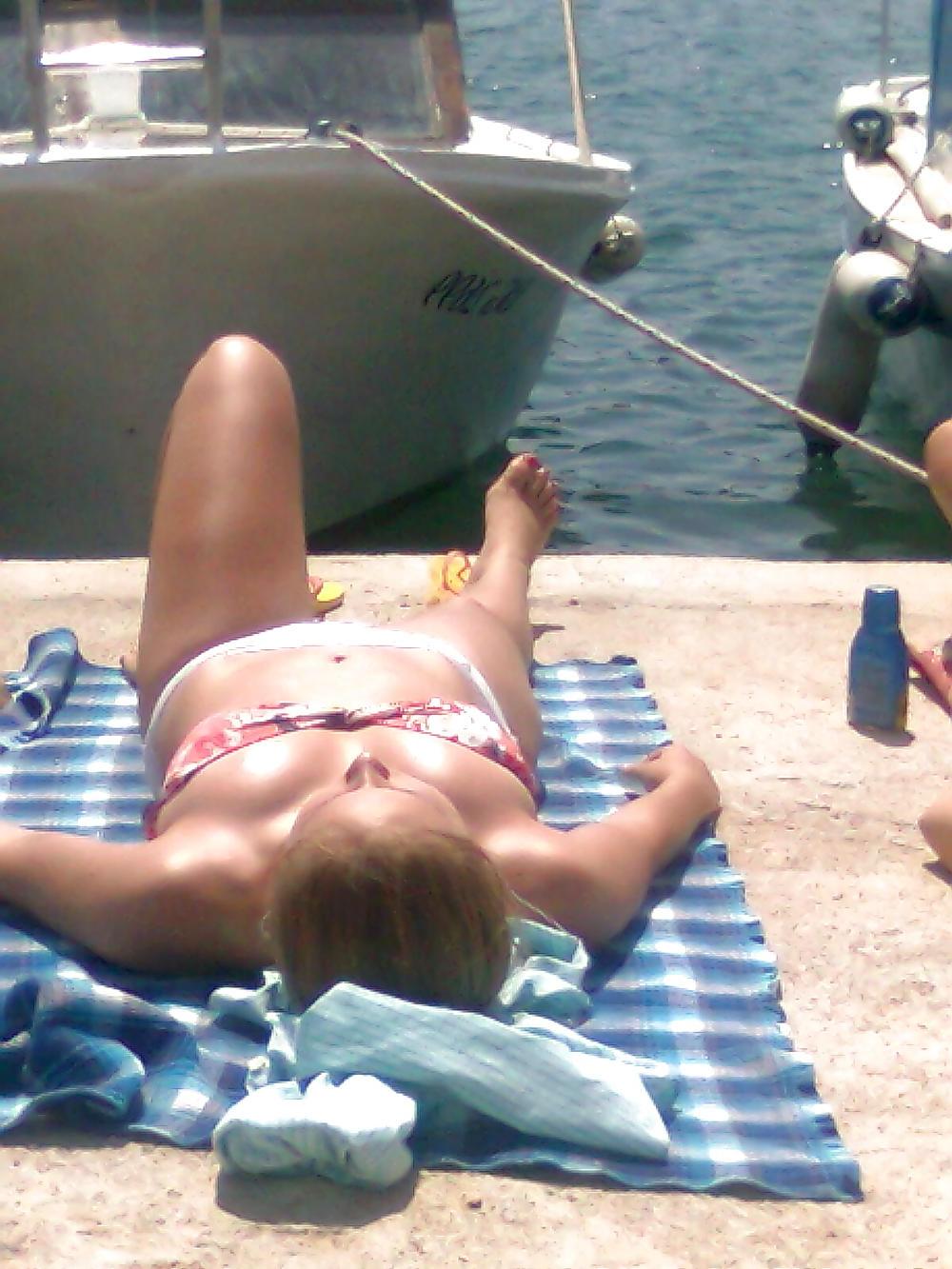 8P The Beach Girls