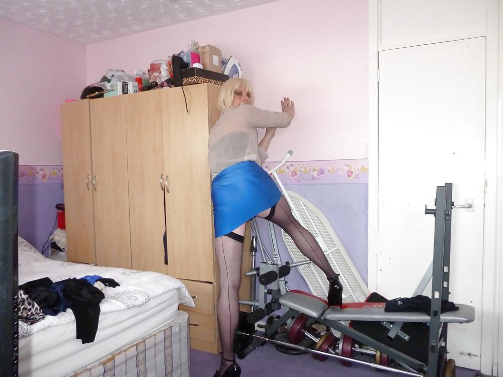 25P Tranny tries on her new clothes