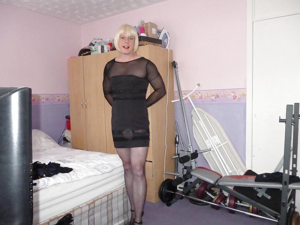 25P Tranny tries on her new clothes