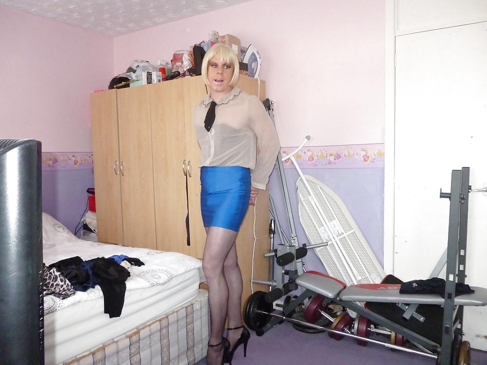 25P Tranny tries on her new clothes